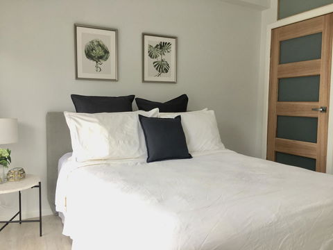The Wheelhouse - 2BR Waterfront Apt In Town - Accommodation Sunshine Coast 4