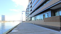 Auzzie Apartments Docklands Melbourne