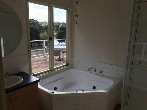 Lakeside Conti Villas - Accommodation Sunshine Coast 3