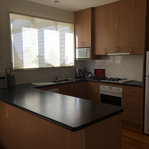 Lakeside Conti Villas - Accommodation Sunshine Coast 5