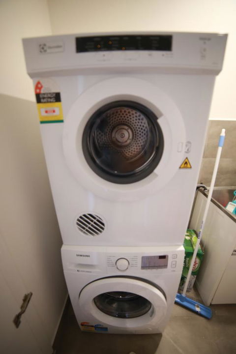 Water Views, Lovely 2BRs, Free Tram Zone, Close To Everything! - Accommodation Sunshine Coast 14