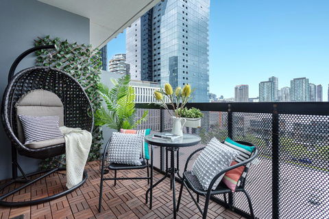 Water Views, Lovely 2BRs, Free Tram Zone, Close To Everything! - Accommodation Sunshine Coast 1