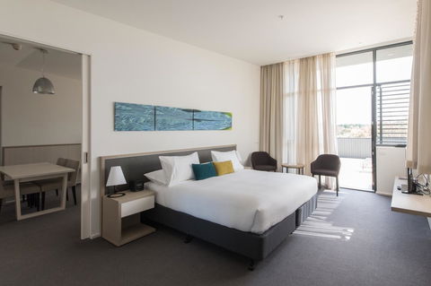 Quarters At Flinders Hotel - Accommodation Sunshine Coast 3