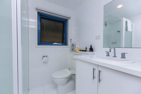 The Waterfront Apartment - Accommodation Sunshine Coast 11