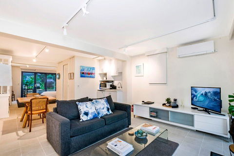 The Waterfront Apartment - Accommodation Sunshine Coast 7