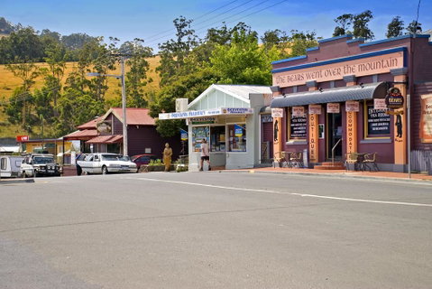 The Bears Went Over The Mountain - Accommodation Sunshine Coast 2