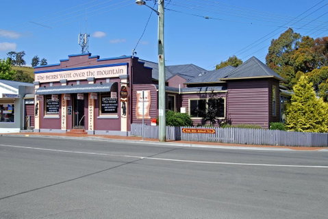 The Bears Went Over The Mountain - Accommodation Sunshine Coast 0