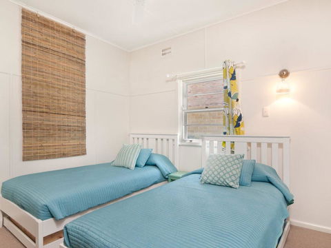 The Blue House - Flat Walk To River And Beach - Accommodation Sunshine Coast 2
