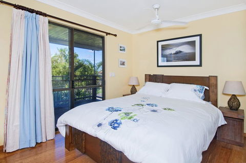 THE BOARDROOM ON BANKSIA - 11 Banksia Ave Bonny Hills - Accommodation Sunshine Coast 3