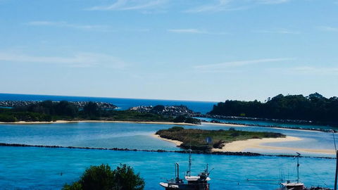 The Boathouse A 3 Bedroom House - Accommodation Sunshine Coast 0