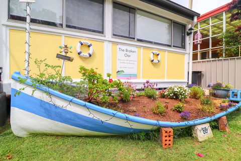 The Broken Oar - Accommodation Sunshine Coast 1