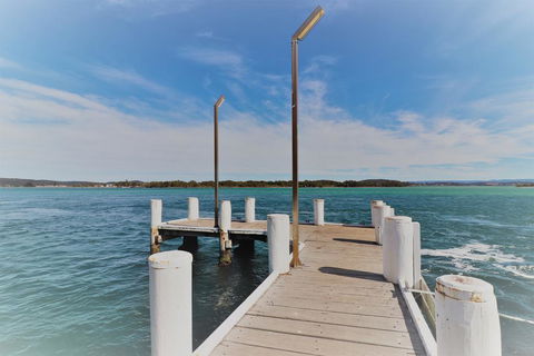 The Broken Oar - Accommodation Sunshine Coast 2