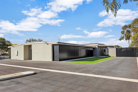 The Bunkhouse - Accommodation Sunshine Coast 2