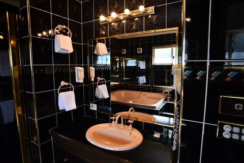 The Crossing Motel - Accommodation Sunshine Coast 2