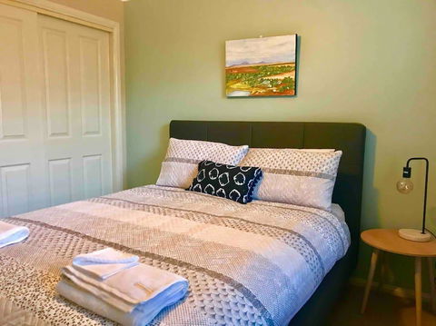 The Entertainer - Downtown Orange, Sleeps 11 - Accommodation Sunshine Coast 2