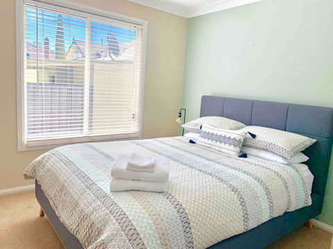 The Entertainer - Downtown Orange, Sleeps 11 - Accommodation Sunshine Coast 3