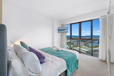 The Eureka Gold Coast Residence On Broadbeach - Accommodation Sunshine Coast 1