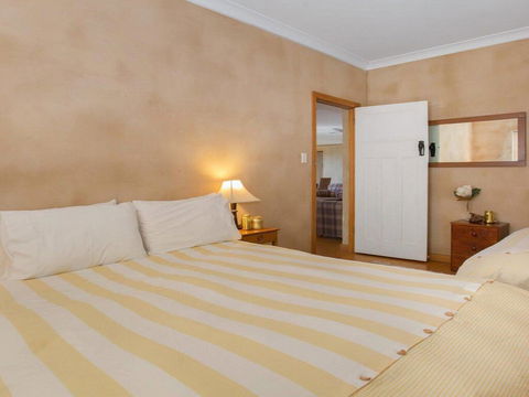 The Farmhouse - Grape Vines And Rolling Green Hills - Accommodation Sunshine Coast 1