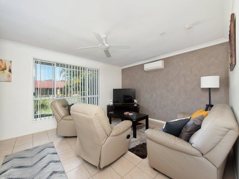 The Fingie @ Fingal Bay - Accommodation Sunshine Coast 3