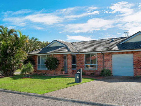 The Fingie @ Fingal Bay - Accommodation Sunshine Coast 2