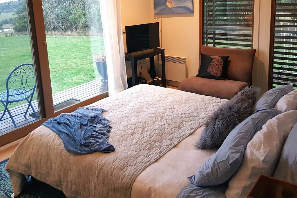 Ennuin ACT Accommodation Sunshine Coast