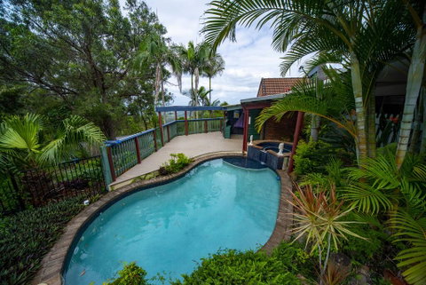 The Hillside Cottage - Accommodation Sunshine Coast 0