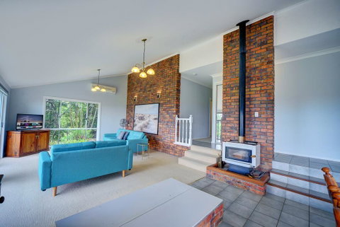 The Hillside House - Accommodation Sunshine Coast 2