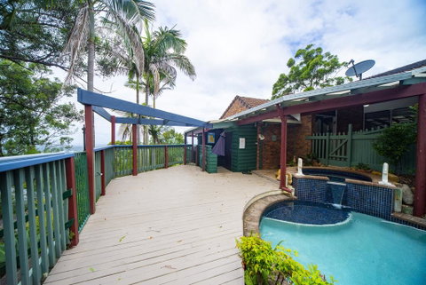 The Hillside House - Accommodation Sunshine Coast 1