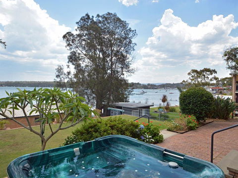 The House On The Lake @ Fishing Point, Lake Macquarie - Honestly Put The Line In And Catch Fish - Accommodation Sunshine Coast 1