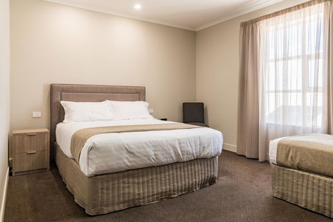 The Lighthouse Hotel - Accommodation Sunshine Coast 0