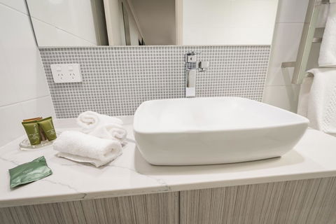 The Lighthouse Hotel - Accommodation Sunshine Coast 1