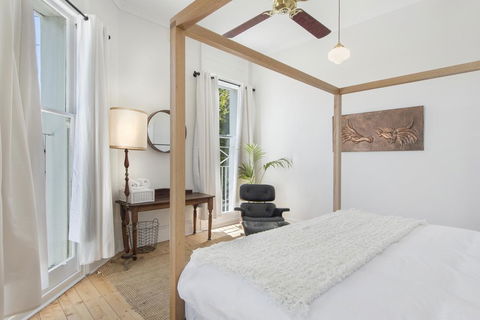 The Local Hotel - Accommodation Sunshine Coast 2