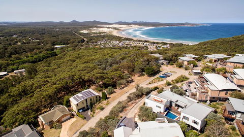 The Lookout - Ultra Modern And Luxurious - Accommodation Sunshine Coast 3