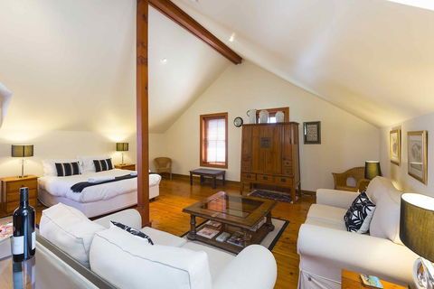 The Mews Studio - Accommodation Sunshine Coast 2