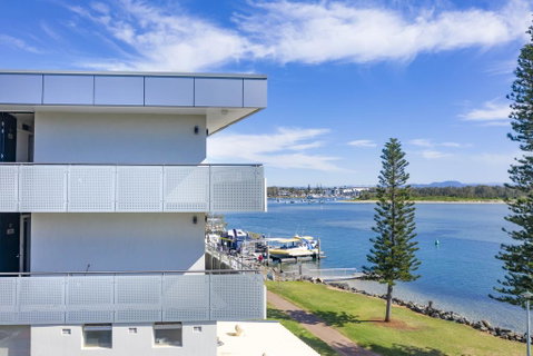 The Mid Pacific - Accommodation Sunshine Coast 0