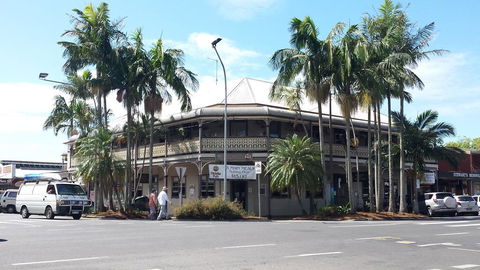 The Middle Pub - Accommodation Sunshine Coast 0