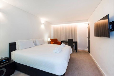The Nest - Spacious Studio On Newcastle St With Roof Terrace - Accommodation Sunshine Coast 0