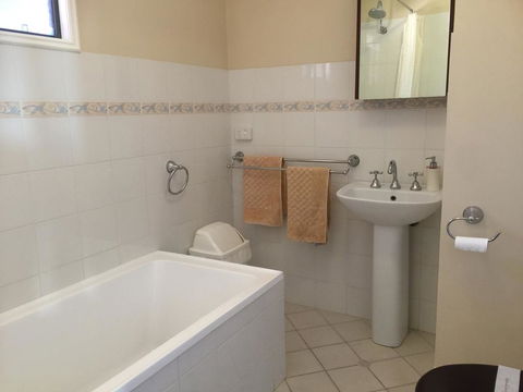 The Nosh & Nod - Howick Street - Accommodation Sunshine Coast 1