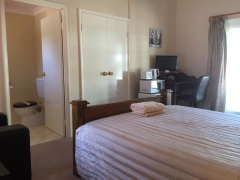The Nosh & Nod - Howick Street - Accommodation Sunshine Coast 3