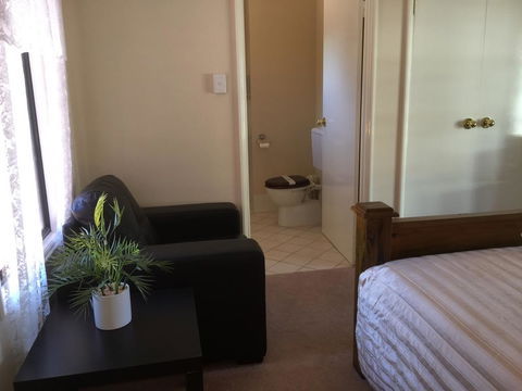The Nosh & Nod - Howick Street - Accommodation Sunshine Coast 2
