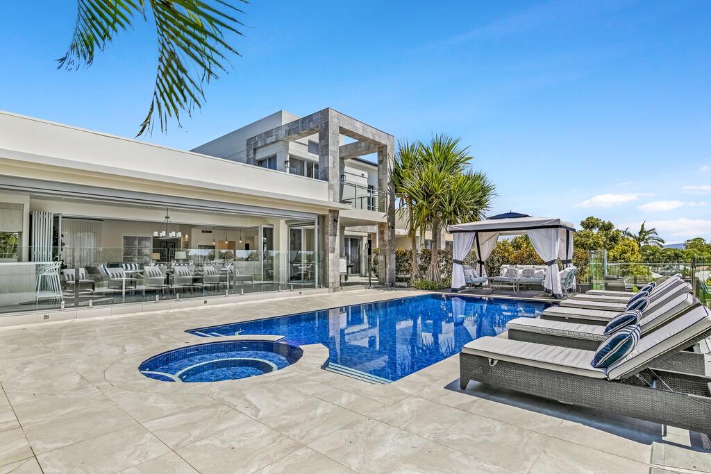 Hope Island QLD Accommodation Sunshine Coast