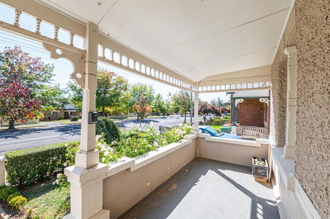 The Pearl On Prince  Stylish Cottage, CBD, Wifi - Accommodation Sunshine Coast 3