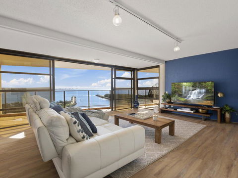 The Penthouse @ Point Cartwright - INSTANT HOTEL WINNER 2019 - Accommodation Sunshine Coast 1