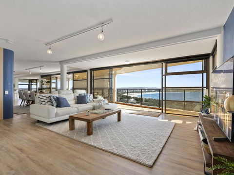 The Penthouse @ Point Cartwright - INSTANT HOTEL WINNER 2019 - Accommodation Sunshine Coast 0