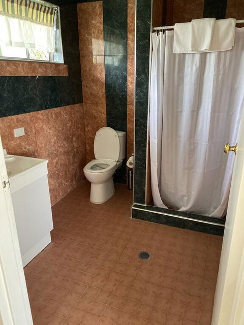 THE QUEENSLANDER MOTEL - Accommodation Sunshine Coast 1