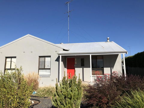 The Red Door - Accommodation Sunshine Coast 0