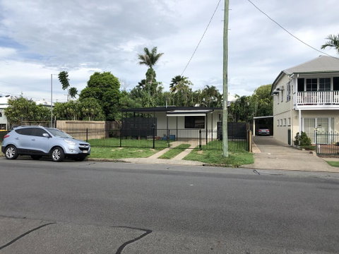 The Red Sparrow 2 - Accommodation Sunshine Coast 3