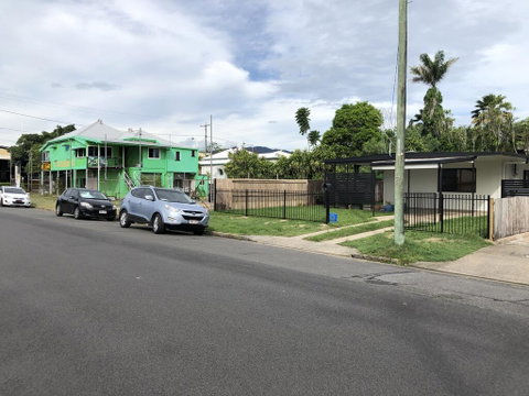The Red Sparrow 2 - Accommodation Sunshine Coast 2