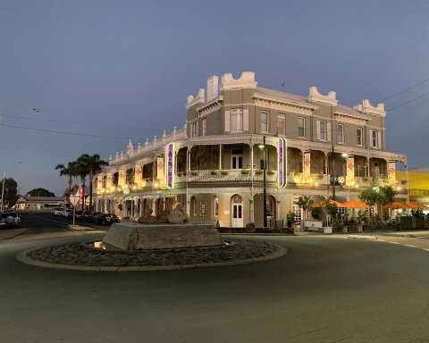 The Rose Hotel & Motel - Accommodation Sunshine Coast 1
