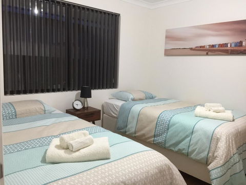 The Royal Dolphin Holiday Home - Accommodation Sunshine Coast 2